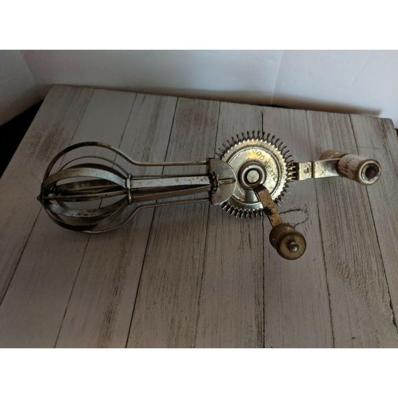Vintage Ladd Metal Egg Beater Model No 3 by United Royalties Corp Patented 1921 - Picture 1 of 7